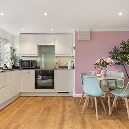 The Hidden Valley - A Stylish Rural Retreat, Perfect For Families St Clears Exterior photo